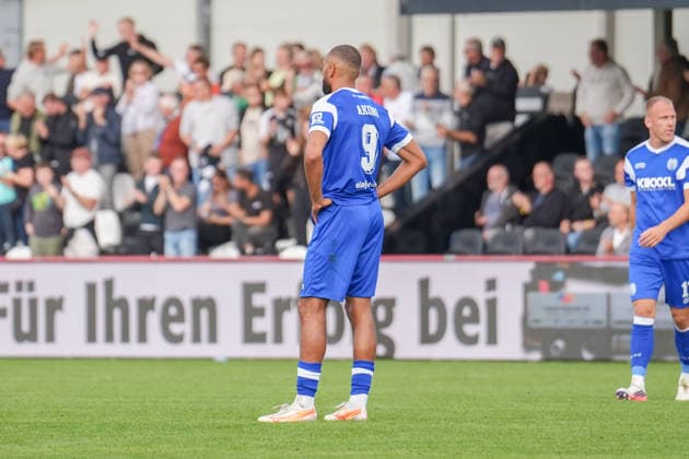 German Soccer, 3rd Division, Matchday 5, Sportclub Arena Verl, SC Verl vs. SV Meppen; Cyrill Akono of SV Meppen (No. 9) is disappointed Copyright: xMichelxWittex