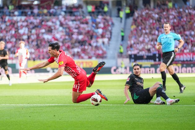 1. Bundesliga: SC Freiburg vs Borussia Mönchengladbach, 12.09.2026 Zweikampf zwischen Kevin Diks (Borussia Mönchengladbach, 4) und Igor MatanoviÄ‡ (SC Freiburg, 31) 1. Bundesliga: SC Freiburg vs Borussia Mönchengladbach, Europa-Park-Stadion, 12.09.2026 DFB DFL REGULATIONS PROHIBIT ANY USE OF PHOTOGRAPHS AS IMAGE SEQUENCES AND OR QUASI-VIDEO. *** Bundesliga Match: SC Freiburg vs. Borussia Mönchengladbach, September 12, 2026; Tackle between Kevin Diks (Borussia Mönchengladbach, No. 4) and Igor Matanovic SC Freiburg, 31 1 Bundesliga SC Freiburg vs. Borussia Mönchengladbach, Europa-Park Stadium, September 12, 2026 DFB and DFL regulations prohibit any use of photographs as image sequences and or quasi-video. Copyright: xBEAUTIFULxSPORTS Boscox
