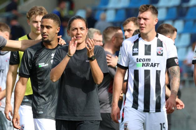 September 12, 2026, xrekx, Soccer 3rd Division, 1 FC Saarbrücken vs. FC Ingolstadt 04; Sabrina Wittmann, coach of FC Ingolstadt 04; team, players celebrating after the match; Saarbrücken