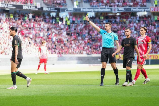 1. Bundesliga: SC Freiburg vs Borussia Mönchengladbach, 12.09.2026 Kevin Diks (Borussia Mönchengladbach, 4) der die Gelbe Karte von Richard Hempel (Schiedsrichter) bekommt 1. Bundesliga: SC Freiburg vs Borussia Mönchengladbach, Europa-Park-Stadion, 12.09.2026 DFB DFL REGULATIONS PROHIBIT ANY USE OF PHOTOGRAPHS AS IMAGE SEQUENCES AND OR QUASI-VIDEO. *** 1 Bundesliga: SC Freiburg vs. Borussia Mönchengladbach, September 12, 2026. Kevin Diks of Borussia Mönchengladbach receives a yellow card from referee Richard Hempel. 1 Bundesliga: SC Freiburg vs. Borussia Mönchengladbach, Europa-Park Stadium, September 12, 2026. DFB and DFL regulations prohibit any use of photographs as image sequences and or quasi-video. Copyright: xBEAUTIFULxSPORTS Boscox
