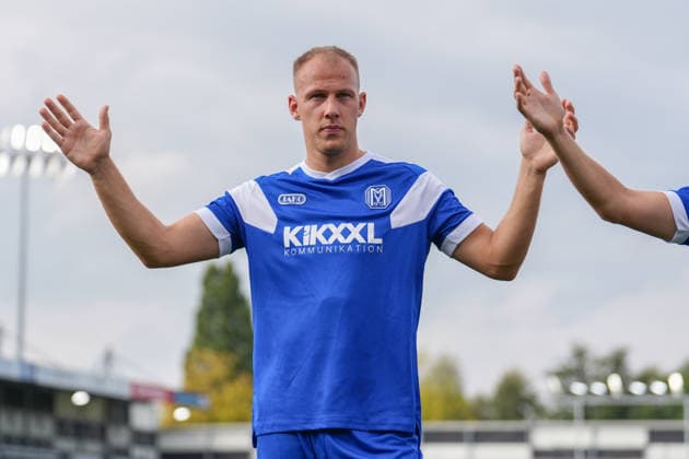 German Soccer, 3rd Division, Matchday 5, Sportclub Arena Verl, SC Verl vs. SV Meppen SV Meppen faces its fans and gears up for the next matchday Jannic Ehlers SV Meppen, 17 Copyright: xMichelxWittex