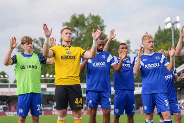 German Soccer, 3rd Division, Matchday 5, Sportclub Arena Verl, SC Verl vs. SV Meppen SV Meppen meets with its fans and rallies for the next matchday Copyright: xMichelxWittex