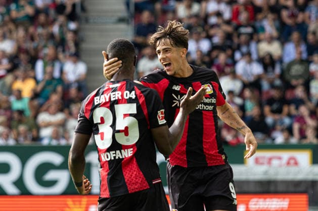 Deutschland: FC Augsburg vs Bayer 04 Leverkusen, 1. Bundesliga, Saison 2026 27, WWK Arena (Augsburg): Christian Kofane, (Bayer Leverkusen, 35) jubelt nach seinem Tor mit Afonso Moreira, (Bayer Leverkusen, 9), Portraitfoto, Portrait, Einzelaufnahme, Porträt Augsburg WWK Arena Bayern Deutschland *** Germany: FC Augsburg vs. Bayer 04 Leverkusen, Bundesliga 1, 2026–27 season, WWK Arena Augsburg: Christian Kofane (Bayer Leverkusen, 35) celebrates his goal with Afonso Moreira (Bayer Leverkusen, 9); portrait photo, portrait, single shot, portrait, Augsburg, WWK Arena, Bavaria, Germany Copyright: xBenedictxChristx