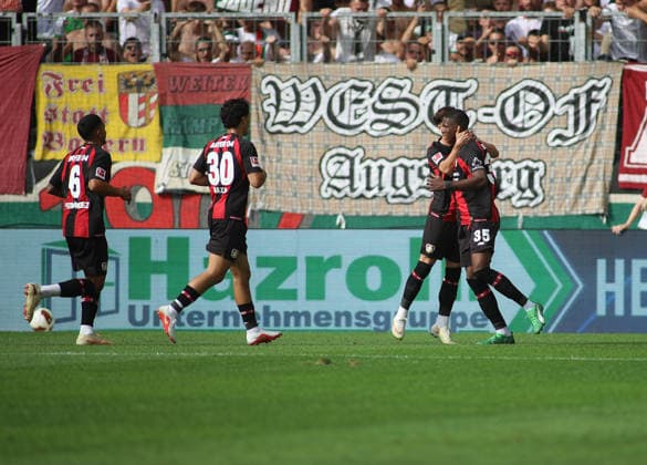 Fussball, Herren, Saison 2026 2027, FC Augsburg - Bayer 04 Leverkusen, Bundesliga, WWK Arena 0:1 durch Christian Kofane (Bayer 04 Leverkusen) Tor, Jubel DFL DFB regulations prohibit any use of photographs as image sequences and or quasi-video *** Soccer, Men s, 2026–2027 Season, FC Augsburg vs. Bayer 04 Leverkusen, Bundesliga, WWK Arena, 0–1 goal by Christian Kofane (Bayer 04 Leverkusen), celebration. DFL and DFB regulations prohibit any use of photographs as image sequences and or quasi-video content.