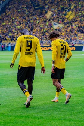 1. Bundesliga, 3. Spieltag, Borussia Dortmund vs. SC Paderborn 07 am 12.09.2026 VAR beim Tor zum 2:0 durch Serhou Guirassy mit Fabio Silva *** Bundesliga 1, Matchday 3, Borussia Dortmund vs. SC Paderborn 07 on September 12, 2026: VAR review of the 2-0 goal by Serhou Guirassy, assisted by Fabio Silva Copyright: xBahhoxKarax