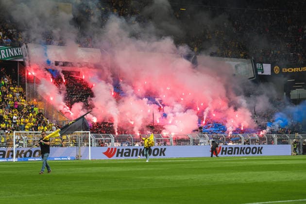 2026.09.12, xkwix, Fußball, Bundesliga, Borussia Dortmund - SC Paderborn 07, Signal Iduna Park, 3.Spieltag, Saison 2026 2027: Choreografie mit Pyrotechnik im Gaesteblock der Paderborner Fans DFB regulations prohibit any use of photographs as image sequences and or quasi-video. Photo: xKamilxWilkowskixPressefotoKochx Nordrhein-Westfalen Deutschland *** September 12, 2026, xkwix, Soccer, Bundesliga, Borussia Dortmund vs. SC Paderborn 07, Signal Iduna Park, Matchday 3, 2026–2027 season; choreographed display with pyrotechnics in the visitors section among the Paderborn fans. DFB regulations prohibit any use of photographs as image sequences and or quasi-video. Photo: xKamilxWilkowskixPressefotoKochx, North Rhine-Westphalia, Germany