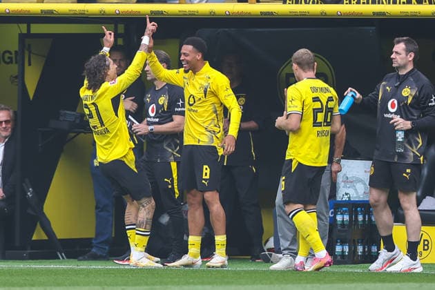 2026.09.12, xkwix, Fußball, Bundesliga, Borussia Dortmund - SC Paderborn 07, Signal Iduna Park, 3.Spieltag, Saison 2026 2027: Torjubel von Fabio Silva (Borussia Dortmund 21) mit Felix Nmecha (Borussia Dortmund 8) nach Tor zum 1:0 DFB regulations prohibit any use of photographs as image sequences and or quasi-video. Photo: xKamilxWilkowskixPressefotoKochx Nordrhein-Westfalen Deutschland *** September 12, 2026, xkwix, Soccer, Bundesliga, Borussia Dortmund vs. SC Paderborn 07, Signal Iduna Park, Matchday 3, 2026–2027 season: Fabio Silva (Borussia Dortmund 21) celebrates a goal with Felix Nmecha (Borussia Dortmund 8) after scoring the 1–0 goal. DFB regulations prohibit any use of photographs as image sequences and or quasi-video. Photo: xKamilxWilkowskixPressefotoKochx, North Rhine-Westphalia, Germany