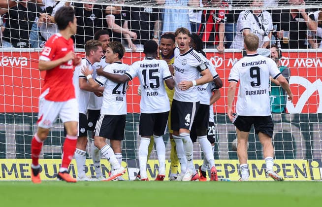 12.09.2026, Fussball Bundesliga, 1. FSV Mainz 05 - Eintracht Frankfurt, v.l., Torwart Noah Atubolu (Eintracht Frankfurt) pariert Elfmeter von Nadiem Amiri (FSV Mainz 05) DFL DFB REGULATIONS PROHIBIT ANY USE OF PHOTOGRAPHS AS IMAGE SEQUENCES AND OR QUASI-VIDEO. xdcx *** September 12, 2026, Bundesliga, 1. FSV Mainz 05 vs. Eintracht Frankfurt, from left, Goalkeeper Noah Atubolu of Eintracht Frankfurt saves a penalty kick by Nadiem Amiri of FSV Mainz 05. DFL and DFB regulations prohibit any use of photographs as image sequences and or quasi-video. xdcx Copyright: HMBxMedia Claus