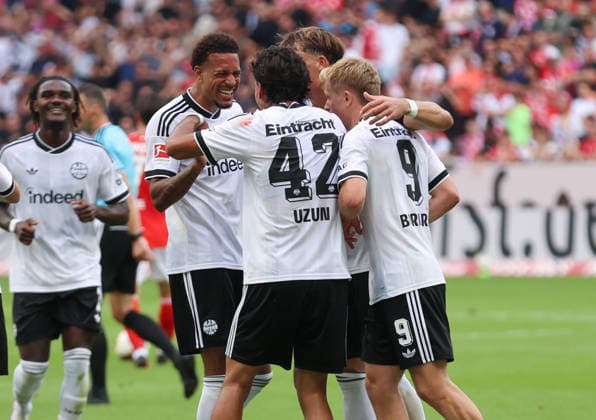12.09.2026, Fussball Bundesliga, 1. FSV Mainz 05 - Eintracht Frankfurt, v.l., Torjubel zum 0:2 durch Jonathan Burkardt (Eintracht Frankfurt), Goal celebration, celebrate the goal DFL DFB REGULATIONS PROHIBIT ANY USE OF PHOTOGRAPHS AS IMAGE SEQUENCES AND OR QUASI-VIDEO. xdcx *** September 12, 2026, Bundesliga, 1 FSV Mainz 05 vs. Eintracht Frankfurt, from left, goal celebration after the 0–2 goal by Jonathan Burkardt of Eintracht Frankfurt, goal celebration, celebrating the goal. DFL and DFB regulations prohibit any use of photographs as image sequences and or quasi-video. xdcx Copyright: HMBxMedia Claus
