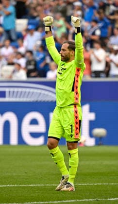 TOR zum 1:0 Adam Hlozek TSG 1899 Hoffenheim (10) (nicht im Bild) Torjubel bei Torwart Oliver Baumann TSG 1899 Hoffenheim (01) TSG 1899 Hoffenheim vs VfB Stuttgart 12.09.2026 DFL REGULATIONS PROHIBIT ANY USE OF PHOTOGRAPHS AS IMAGE SEQUENCES AND OR QUASI-VIDEO TSG 1899 Hoffenheim vs VfB Stuttgart *** GOAL: 1–0 Adam Hlozek, TSG 1899 Hoffenheim 10 (not shown in the frame); Goal celebration by goalkeeper Oliver Baumann, TSG 1899 Hoffenheim 01; TSG 1899 Hoffenheim vs. VfB Stuttgart, September 12, 2026; DFL REGULATIONS PROHIBIT ANY USE OF PHOTOGRAPHS AS IMAGE SEQUENCES AND OR QUASI-VIDEO TSG 1899 Hoffenheim vs. VfB Stuttgart