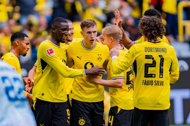 1. Bundesliga, 3. Spieltag, Borussia Dortmund vs. SC Paderborn 07 am 12.09.2026 VAR beim Tor zum 2:0 durch Serhou Guirassy mit Fabio Silva Nico Schlotterbeck *** Bundesliga 1, Matchday 3, Borussia Dortmund vs. SC Paderborn 07 on September 12, 2026: VAR review of Serhou Guirassy s goal to make it 2–0, featuring Fabio Silva and Nico Schlotterbeck Copyright: xBahhoxKarax