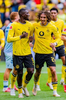 1. Bundesliga, 3. Spieltag, Borussia Dortmund vs. SC Paderborn 07 am 12.09.2026 VAR beim Tor zum 2:0 durch Serhou Guirassy mit Fabio Silva Nico Schlotterbeck *** Bundesliga 1, Matchday 3, Borussia Dortmund vs. SC Paderborn 07 on September 12, 2026: VAR review of Serhou Guirassy’s 2-0 goal, involving Fabio Silva and Nico Schlotterbeck Copyright: xBahhoxKarax