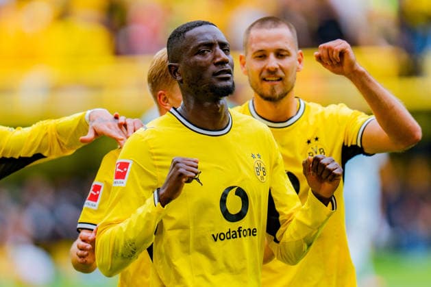 1. Bundesliga, 3. Spieltag, Borussia Dortmund vs. SC Paderborn 07 am 12.09.2026 VAR beim Tor zum 2:0 durch Serhou Guirassy mit Fabio Silva Nico Schlotterbeck *** Bundesliga 1, Matchday 3, Borussia Dortmund vs. SC Paderborn 07 on September 12, 2026: VAR review of Serhou Guirassy’s 2-0 goal, involving Fabio Silva and Nico Schlotterbeck Copyright: xBahhoxKarax
