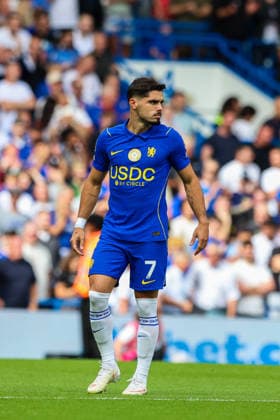 LONDON, ENGLAND, Saturday 12th September 2026: Pedro Neto of Chelsea watches the ball during the Premier League Fixture between Chelsea and Hull City at Stamford Bridge in London, England. (Photo by Alex Ferrelly Sports Press Photo)  Copyright: xAlexxFerrelly SportsxPressxPhotox Sportspressphoto_SPR228627