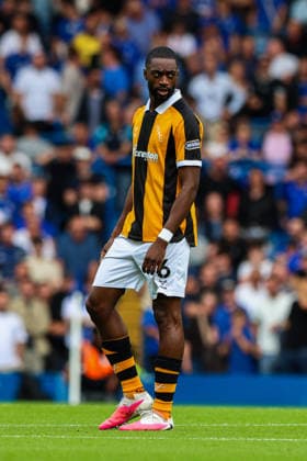 LONDON, ENGLAND, Saturday 12th September 2026: Semi Ajayi of Hull City during the Premier League Fixture between Chelsea and Hull City at Stamford Bridge in London, England. (Photo by Alex Ferrelly Sports Press Photo)  Copyright: xAlexxFerrelly SportsxPressxPhotox Sportspressphoto_SPR228631