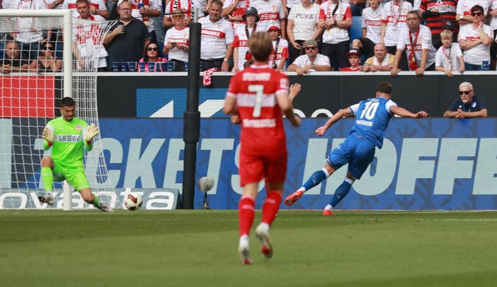 12.09.26 TSG 1899 Hoffenheim - VfB Stuttgart Deutschland, Sinsheim, 12.09.2026, Fussball, Bundesliga, Saison 2026 2027, TSG 1899 Hoffenheim - VfB Stuttgart: Nr.10 Adam Hlozek 1:0 Tor Hoffenheim. VFB Torwart Fabian Brdlow li. *** September 12, 2026 TSG 1899 Hoffenheim vs. VfB Stuttgart Germany, Sinsheim, September 12, 2026, Soccer, Bundesliga, 2026–2027 Season, TSG 1899 Hoffenheim vs. VfB Stuttgart, No. 10 Adam Hlozek, 1–0, goal by Hoffenheim; VfB goalkeeper Fabian Brdlow (left)