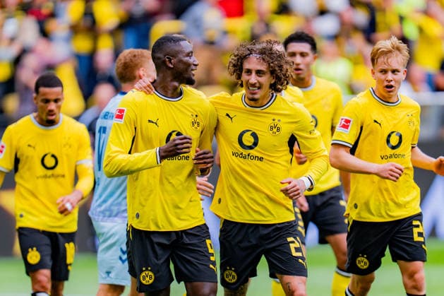 1. Bundesliga, 3. Spieltag, Borussia Dortmund vs. SC Paderborn 07 am 12.09.2026 VAR beim Tor zum 2:0 durch Serhou Guirassy mit Fabio Silva Nico Schlotterbeck *** Bundesliga 1, Matchday 3, Borussia Dortmund vs. SC Paderborn 07 on September 12, 2026: VAR review of Serhou Guirassy s goal to make it 2-0, involving Fabio Silva and Nico Schlotterbeck Copyright: xBahhoxKarax