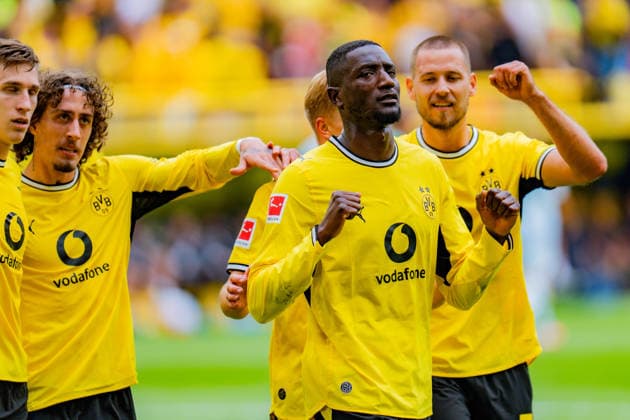 1. Bundesliga, 3. Spieltag, Borussia Dortmund vs. SC Paderborn 07 am 12.09.2026 VAR beim Tor zum 2:0 durch Serhou Guirassy mit Fabio Silva Nico Schlotterbeck *** Bundesliga 1, Matchday 3, Borussia Dortmund vs. SC Paderborn 07 on September 12, 2026: VAR review of Serhou Guirassy s goal to make it 2-0, involving Fabio Silva and Nico Schlotterbeck Copyright: xBahhoxKarax