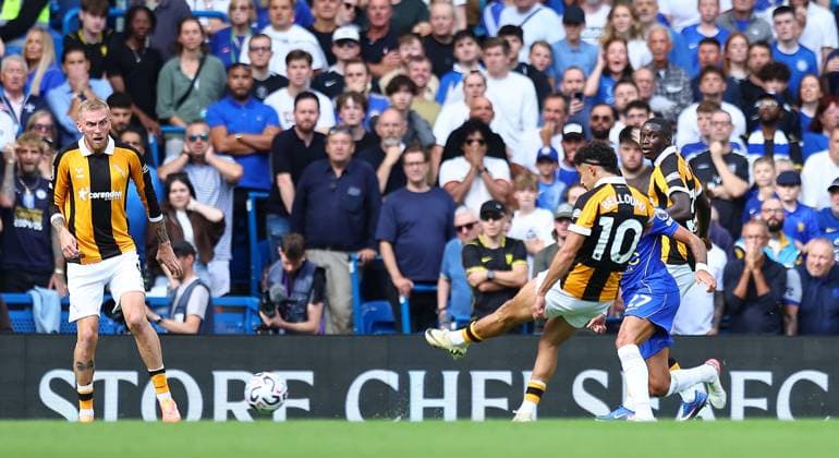 Mohamed Belloumi of Hull City scores their sides second goal Chelsea v Hull City, Premier League, Football, Football, Stamford Bridge, London, UK - 12 Sep 2026London Stamford Bridge United Kingdom EDITORIAL USE ONLY No use with unauthorised audio, video, data, fixture lists, club league logos or live services. Online in-match use limited to 120 images, no video emulation. No use in betting, games or single club league player publications.  Copyright: xMichaelxZemanek Shutterstockx 17144546ae