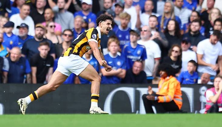 Mohamed Belloumi of Hull City celebrates scoring their sides second goal Chelsea v Hull City, Premier League, Football, Football, Stamford Bridge, London, UK - 12 Sep 2026London Stamford Bridge United Kingdom EDITORIAL USE ONLY No use with unauthorised audio, video, data, fixture lists, club league logos or live services. Online in-match use limited to 120 images, no video emulation. No use in betting, games or single club league player publications.  Copyright: xMichaelxZemanek Shutterstockx 17144546ac
