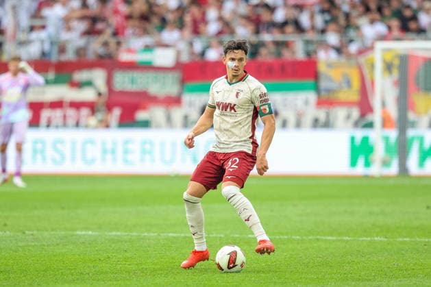 Fabian Rieder (FC Augsburg, 32) mit Ball, GER, FC Augsburg vs. Bayer 04 Leverkusen, Fussball, Bundesliga, 3. Spieltag, Saison 2026 2027, 12.09.2026, DFL DFB REGULATIONS PROHIBIT ANY USE OF PHOTOGRAPHS as IMAGE SEQUENCES and or QUASI-VIDEO, GER, FC Augsburg vs. Bayer 04 Leverkusen, Fussball, Bundesliga, 3. Spieltag, Saison 2026 2027, 12.09.2026 Augsburg *** Fabian Rieder, FC Augsburg, 32, with the ball, GER, FC Augsburg vs. Bayer 04 Leverkusen, Soccer, Bundesliga, Matchday 3, 2026–2027 Season, September 12, 2026, DFL and DFB regulations prohibit any use of photographs as image sequences and or quasi-video, GER, FC Augsburg vs. Bayer 04 Leverkusen, soccer, Bundesliga, Matchday 3, 2026–2027 season, September 12, 2026, Augsburg Copyright: xEibner-Pressefoto JennixMaulx EP_JML
