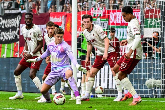 12.09.2026, GER, Fußball, Herren, 1. Bundesliga, FC Augsburg vs Bayer 04 Leverkusen Finn Dahmen (FC Augsburg, 1), Michael Gregoritsch (FC Augsburg, 11), Noahkai Banks (FC Augsburg, 40) verhindert Gegentor Augsburg WWK-Arena Bayern Deutschland *** September 12, 2026, GER, Soccer, Men s, 1st Bundesliga, FC Augsburg vs. Bayer 04 Leverkusen Finn Dahmen (FC Augsburg), 1, Michael Gregoritsch (FC Augsburg), 11, Noahkai Banks (FC Augsburg), 40, prevents a goal for Augsburg at WWK Arena, Bavaria, Germany Copyright: xNordphotox xHafnerx