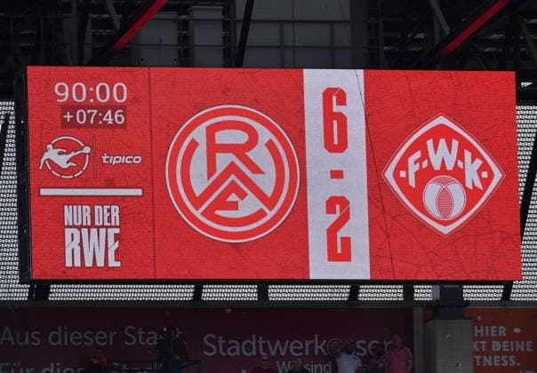 Rot Weiss Essen vs. Würzburger Kickers ** FOR EDITORIAL USE ONLY ** EDITORIAL USE ONLY ** p Soccer 3rd Division, Matchday 5: Rot-Weiss Essen vs. Würzburger Kickers on September 12, 2026, at the Stadion an der Hafenstrasse in Essen. The scoreboard displays the final score. Germany, North Rhine-Westphalia, Essen. Copyright ThorstenxTillmann Copyright: ThorstenxTillmann doc87kk9bninchan8w6b19 ,EDITORIAL USE ONLY Copyright: ThorstenxTillmann