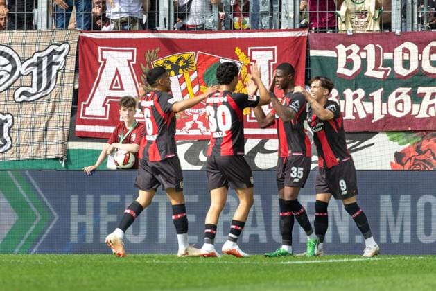Torjubel, jubelt nach dem Treffer zum 0:1 von Christian Kofane (Bayer 04 Leverkusen) 2.v.re., FC Augsburg vs. Bayer 04 Leverkusen, Fußball-Bundesliga, Fussball, 1. Bundesliga, 03. Spieltag, 12.09.2026 DFB regulations prohibit any use of photographs as image sequences and or quasi-video *** Goal celebration: Christian Kofane celebrates after scoring the 0-1 goal for Bayer 04 Leverkusen 2, FC Augsburg vs. Bayer 04 Leverkusen, Bundesliga, Soccer, 1. Bundesliga, Matchday 3, September 12, 2026. DFB regulations prohibit any use of photographs as image sequences and or quasi-video content. Copyright: xkolbert-press PeterxFastlx