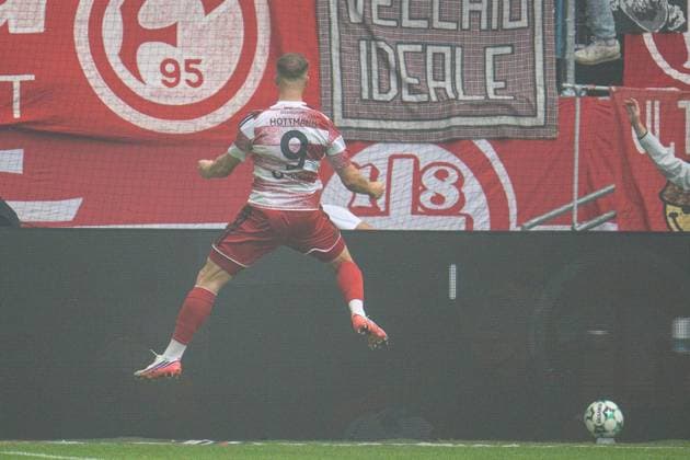 3rd Division: Fortuna Düsseldorf vs. MSV Duisburg ** FOR EDITORIAL USE ONLY ** EDITORIAL USE ONLY ** p Soccer 3rd Division: Fortuna Düsseldorf vs. MSV Duisburg on September 12, 2026, at the Merkur Spiel Arena in Düsseldorf. Celebrations after Eric Hottmann’s goal to make it 2–1. Düsseldorf, Düsseldorf. Copyright JakobxKlos Copyright: JakobxKlos doc87kk7gd99zc1jweu1axr ,EDITORIAL USE ONLY Copyright: JakobxKlos