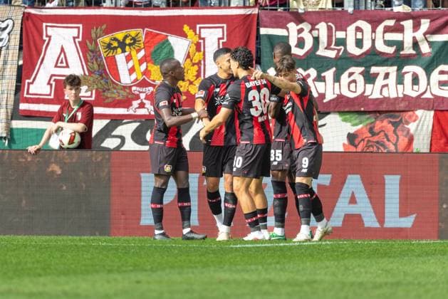 Torjubel, jubelt nach dem Treffer zum 0:1 von Christian Kofane (Bayer 04 Leverkusen) 2.v.re., FC Augsburg vs. Bayer 04 Leverkusen, Fußball-Bundesliga, Fussball, 1. Bundesliga, 03. Spieltag, 12.09.2026 DFB regulations prohibit any use of photographs as image sequences and or quasi-video *** Goal celebration: Christian Kofane celebrates after scoring the 0-1 goal for Bayer 04 Leverkusen 2, FC Augsburg vs. Bayer 04 Leverkusen, Bundesliga, Soccer, 1. Bundesliga, Matchday 3, September 12, 2026. DFB regulations prohibit any use of photographs as image sequences and or quasi-video. Copyright: xkolbert-press PeterxFastlx