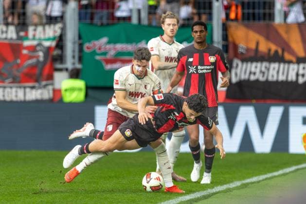 Fabian Rieder (FC Augsburg) und Ibrahim Maza (Bayer 04 Leverkusen) v-l im Zweikampf, FC Augsburg vs. Bayer 04 Leverkusen, Fußball-Bundesliga, Fussball, 1. Bundesliga, 03. Spieltag, 12.09.2026 DFB regulations prohibit any use of photographs as image sequences and or quasi-video *** Fabian Rieder (FC Augsburg) and Ibrahim Maza (Bayer 04 Leverkusen) in a one-on-one battle, FC Augsburg vs. Bayer 04 Leverkusen, Bundesliga Soccer, Soccer, Bundesliga 1, Matchday 3, September 12, 2026. DFB regulations prohibit any use of photographs as image sequences and or quasi-video. Copyright: xkolbert-press PeterxFastlx