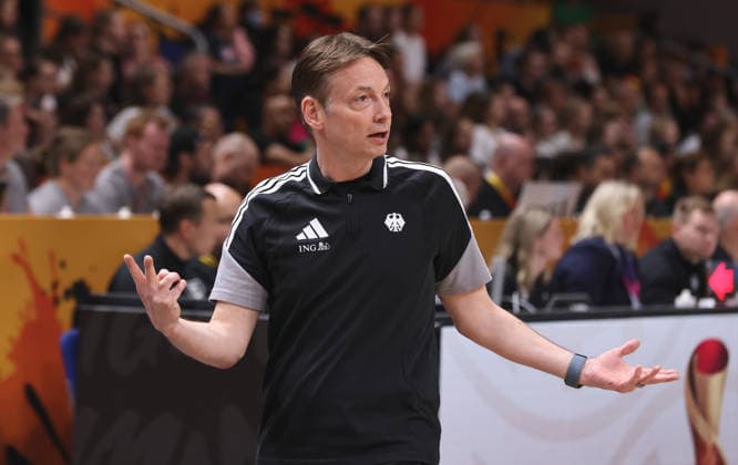 German National Team Coach Olaf Lange pointing, gesturing, upper body action, basketball, FIBA World Cup, Women s World Championship, World Cup, semifinals, 2026–2027 season, December 9, 2026, France (FRA) vs. DBB Germany (GER)