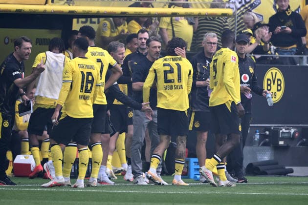 Jubel 1:0, Trainer Niko Kovac (Borussia Dortmund) umarmt Fabio Silva (Borussia Dortmund), Fabio Silva 12.09.2026, Fussball 1. Bundesliga, Saison 2026 2027, 3. Spieltag, Borussia Dortmund - SC Paderborn 07 DFL regulations prohibit any use of photographs as image sequences and or quasi-video Dortmund Signal Iduna Park Nordrhein Westfalen Deutschland *** Celebration 1-0, Borussia Dortmund coach Niko Kovac hugs Fabio Silva of Borussia Dortmund, Fabio Silva, September 12, 2026, Soccer, Bundesliga, 2026-2027 season, Matchday 3, Borussia Dortmund vs. SC Paderborn 07. DFL regulations prohibit any use of photographs as image sequences and or quasi-video. Dortmund, Signal Iduna Park, North Rhine-Westphalia, Germany Team2