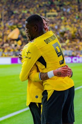 1. Bundesliga, 3. Spieltag, Borussia Dortmund vs. SC Paderborn 07 am 12.09.2026 VAR beim Tor zum 2:0 durch Serhou Guirassy mit Fabio Silva *** Bundesliga 1, Matchday 3, Borussia Dortmund vs. SC Paderborn 07 on September 12, 2026: VAR review of Serhou Guirassy s goal to make it 2-0, assisted by Fabio Silva Copyright: xBahhoxKarax