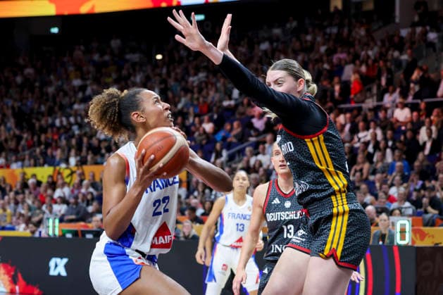 Marieme Badiane of France and Luisa Geiselsoder of Germany battle for the ball during the FIBA Women s Basketball World Cup Germany 2026 semifinal match between France and Germany at the Berlin Arena on September 12, 2026, in Berlin, Germany. Photo by Marco Steinbrenner, DeFodi Images