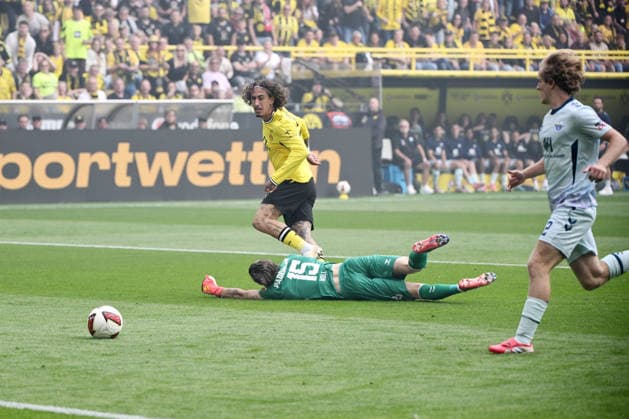 Fabio Silva (Borussia Dortmund), Fabio Silva erzielt gegen Torwart Nahuel Noll (SC Paderborn) das Tor zum 1:0 12.09.2026, Fussball 1. Bundesliga, Saison 2026 2027, 3. Spieltag, Borussia Dortmund - SC Paderborn 07 DFL regulations prohibit any use of photographs as image sequences and or quasi-video Dortmund Signal Iduna Park Nordrhein Westfalen Deutschland *** Fabio Silva, Borussia Dortmund; Fabio Silva scores against goalkeeper Nahuel Noll of SC Paderborn, making the score 1–0 on September 12, 2026; Soccer, 1. Bundesliga, 2026–2027 season; Matchday 3, Borussia Dortmund vs. SC Paderborn 07. DFL regulations prohibit any use of photographs as image sequences and or quasi-video. Dortmund, Signal Iduna Park, North Rhine-Westphalia, Germany Team2