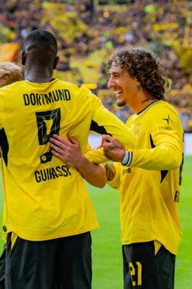 1. Bundesliga, 3. Spieltag, Borussia Dortmund vs. SC Paderborn 07 am 12.09.2026 VAR beim Tor zum 2:0 durch Serhou Guirassy mit Fabio Silva *** Bundesliga 1, Matchday 3, Borussia Dortmund vs. SC Paderborn 07 on September 12, 2026: VAR review of the 2-0 goal by Serhou Guirassy, assisted by Fabio Silva Copyright: xBahhoxKarax