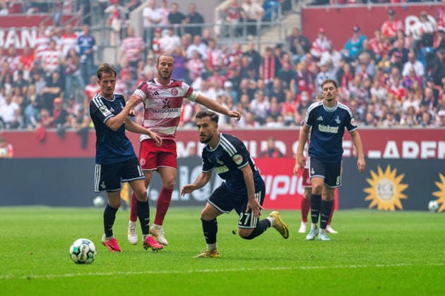 Christian Viet of MSV Duisburg, 10, and Can Coskun of MSV Duisburg, 27, arrive too late to stop the pass from Jorrit Hendrix of Fortuna Düsseldorf, 08; Aljaz Casar of MSV Duisburg, 08 Fortuna Düsseldorf vs. MSV Duisburg, Soccer, 3rd Division, Matchday 05, 2026–27 Season, September 12, 2026, DFL regulations prohibit any use of photographs as image sequences and or quasi-video. Fortuna Düsseldorf vs. MSV Duisburg, soccer, 3rd Division, Matchday 5, 2026–27 season, September 12, 2026, Düsseldorf Copyright: xEibner-Pressefoto LukasxBaldygax EP_LBA