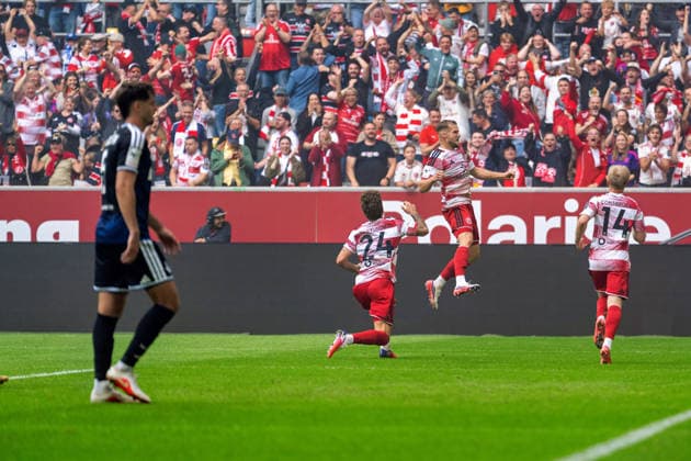 Eric Hottmann (Fortuna Düsseldorf, No. 09) celebrating after scoring the 2–1 goal; Fabian Schleusener (Fortuna Düsseldorf, No. 24) and Jomaine Consbruch (Fortuna Düsseldorf, No. 14); Fortuna Düsseldorf vs. MSV Duisburg, soccer, 3. Liga, Matchday 05, 2026–27 season, September 12, 2026, DFL regulations prohibit any use of photographs as image sequences and or quasi-video. Fortuna Düsseldorf vs. MSV Duisburg, soccer, 3. Liga, Matchday 5, 2026–27 season, September 12, 2026, Düsseldorf Copyright: xEibner-Pressefoto LukasxBaldygax EP_LBA