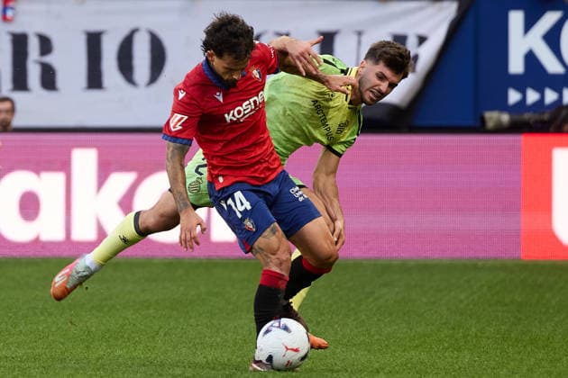 LaLiga EA Sports 2026–27 CA Osasuna vs. RCD Espanyol Ruben Garcia 14 (OSA) battles for the ball with Javi Hernandez 28 (ESP) during the LaLiga EA Sports match between CA Osasuna and RCD Espanyol played at El Sadar in Pamplona. Credit: Inigo Alzugaray LOF Agency Pamplona LaLiga EA Sports 2026-27 CA Osasuna vs. RCD Espanyol Copyright: xCredit:xInigoxAlzugarayx xAgencix