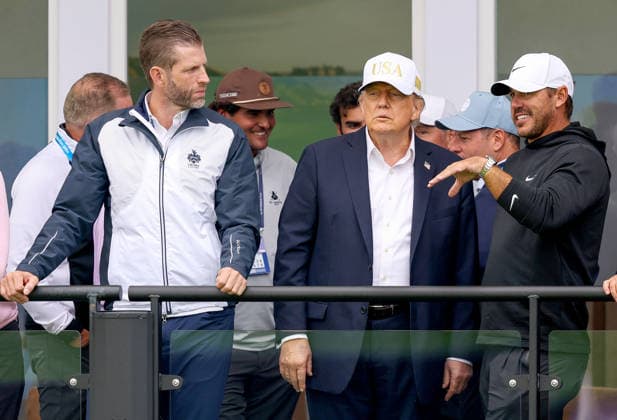 2026 Amgen Irish Open - Third Round, Trump International Golf Links, Doonbeg 12 9 2026 President of the United States of America Donald Trump and his son Eric speak with Brooks Koepka while watching over the eighteenth green Donald Trump and his son Eric speak with Brooks Koepka while watching over the eighteenth green 12 9 2026  Copyright: xx BB3_5388