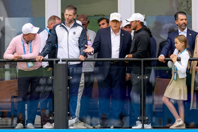 2026 Amgen Irish Open - Third Round, Trump International Golf Links, Doonbeg 12 9 2026 President of the United States of America Donald Trump and his son Eric speak with Brooks Koepka while watching over the eighteenth green Donald Trump and his son Eric speak with Brooks Koepka while watching over the eighteenth green 12 9 2026  Copyright: xx BB3_5412