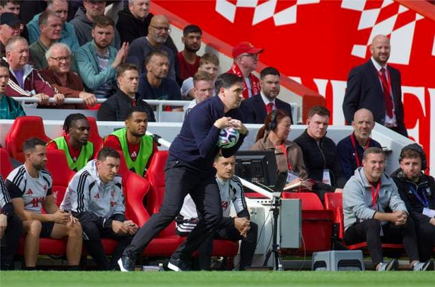 RECORD DATE NOT STATED Football - FA Premier League - Liverpool FC v Fulham FC LIVERPOOL, ENGLAND - Saturday, September 12, 2026: Liverpool s head coach Andoni Iraola during the FA Premier League match between Liverpool FC and Fulham FC at Anfield. (Photo by David Rawcliffe Propaganda) LIVERPOOL Anfield MERSEYSIDE ENGLAND  Copyright: xDavidxRawcliffex 2026-09-11-Liverpool_v_Fulham-033