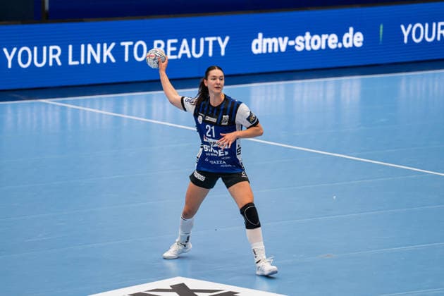 HSG Blomberg Lippe GER vs. Storhamar Handball Elite NOR, Handball, EHF Champions League Women, Group Stage, September 12, 2026, 2026–2027 Season, Lemgo: Nuria Bucher of HSG Blomberg Lippe, 21, building up play at the Lemgo Phoenix Contact Arena in Germany
