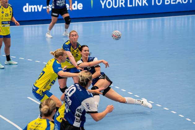 HSG Blomberg Lippe GER vs. Storhamar Handball Elite NOR, Handball, EHF Champions League Women, Group Stage, September 12, 2026, 2026–2027 Season, Lemgo: Nuria Bucher of HSG Blomberg Lippe, No. 21, passes the ball during an attack at the Lemgo Phoenix Contact Arena in Germany
