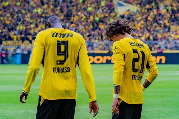 1. Bundesliga, 3. Spieltag, Borussia Dortmund vs. SC Paderborn 07 am 12.09.2026 VAR beim Tor zum 2:0 durch Serhou Guirassy mit Fabio Silva *** Bundesliga 1, Matchday 3, Borussia Dortmund vs. SC Paderborn 07 on September 12, 2026: VAR review of Serhou Guirassy s goal to make it 2-0, assisted by Fabio Silva Copyright: xBahhoxKarax
