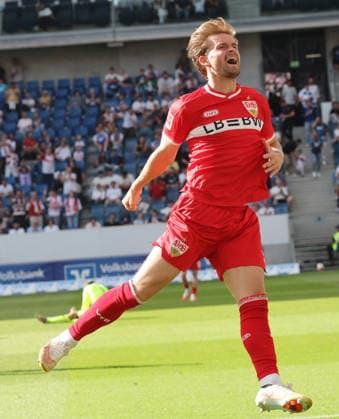 Sinsheim , Fußball Bundesliga TSG 1899 Hoffenheim vs. VfB Stuttgart , ubel Maximilian Mittelstädt ( VfB ) nach seinem Tor zum 1 : 1 *** Sinsheim, Bundesliga soccer: TSG 1899 Hoffenheim vs. VfB Stuttgart; Maximilian Mittelstädt of VfB celebrates after scoring the goal that tied the game at 1–1