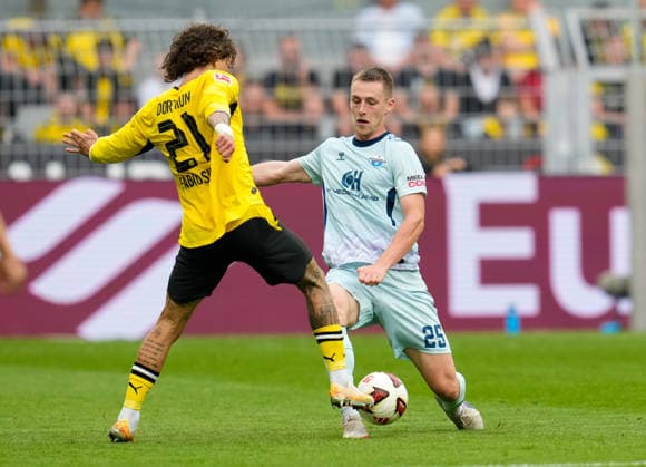 Fabio Silva (Borussia Dortmund, 21) im Zweikampf mit Tjark Scheller (SC Paderborn 07, 25) GER, Borussia Dortmund vs SC Paderborn 07, 1. Bundesliga, 3. Spieltag, Saison 2026-27, Signal Iduna Park, Dortmund, 12.09.2026 DFL REGULATIONS PROHIBIT ANY USE OF PHOTOGRAPHS AS IMAGE SEQUENCES AND OR QUASI-VIDEO GER, Borussia Dortmund vs SC Paderborn 07, 1. Bundesliga, 3. Spieltag, Saison 2026-27, 12.09.2026 Dortmund *** Fabio Silva of Borussia Dortmund, 21, in a tackle with Tjark Scheller of SC Paderborn 07, 25 GER, Borussia Dortmund vs. SC Paderborn 07, Bundesliga 1, Matchday 3, 2026–27 season, Signal Iduna Park, Dortmund, September 12, 2026. DFL regulations prohibit any use of photographs as image sequences and or quasi-video. GER, Borussia Dortmund vs. SC Paderborn 07, Bundesliga 1, Matchday 3, 2026–27 season, September 12, 2026, Dortmund Copyright: xEibner-Pressefoto ScottxColemanx EP_SCN