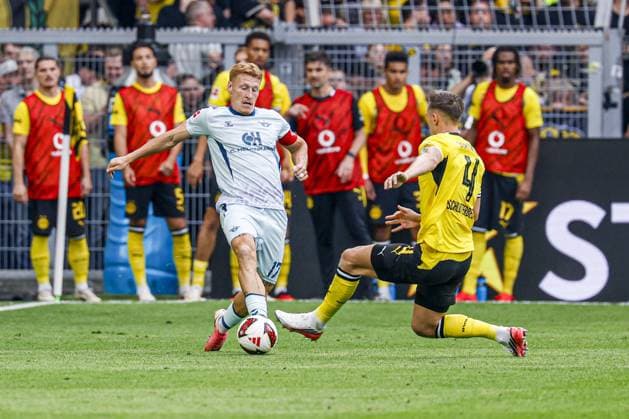 DORTMUND - Laurin Curda of SC Paderborn 07 battles for possession with Nico Schlotterbeck of Borussia Dortmund during the Bundesliga match between Borussia Dortmund and SC Paderborn 07 at Signal Iduna Park on September 12, 2026, in Dortmund, Germany. MARCEL TER BALS ANP Bundesliga 2026 27 xVIxANPxSportx xMarcelxterxBalsxIVx 568302582 originalFilename: 568302582.jpg