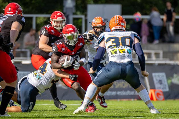 Chrisman Kyei (Potsdam Royals, 02 Running Back) running the ball Potsdam Royals vs ifm Razorbacks Ravensburg, American Football, German Football League, Week 19, 2026, 12.09.2026, Potsdam Sportpark Luftschiffhafen Brandenburg Germany Copyright: xPFA SebastianxJustx